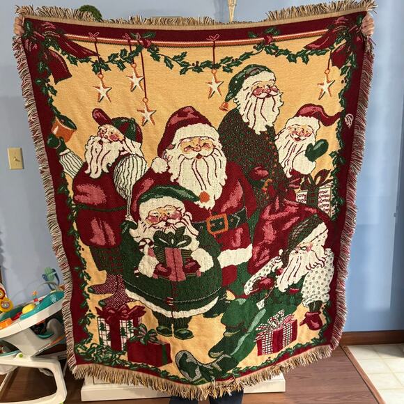Beacon 100% Acrylic Knit Fringe Throw Blanket Santa Claus Christmas Presents - Picture 2 of 8